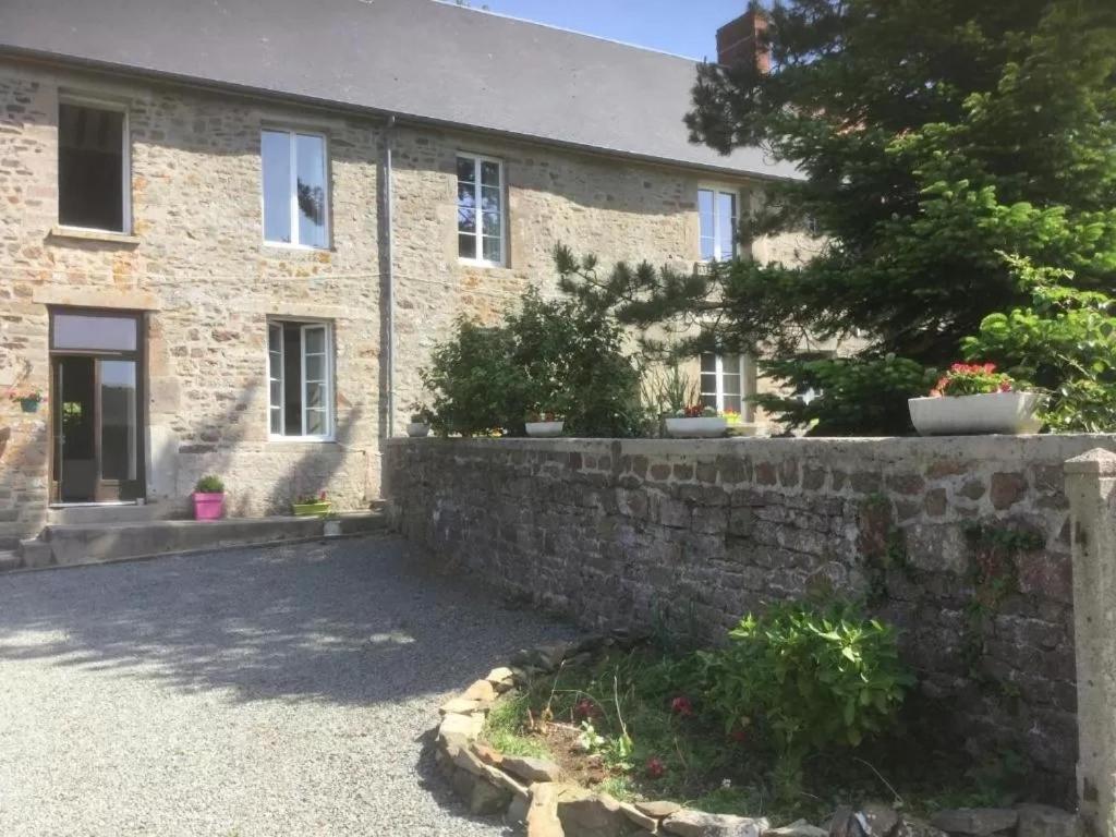 La Petellerie, Maison De Campagne Avec Piscine Pour Un Sejour Detente Moyon Exterior photo